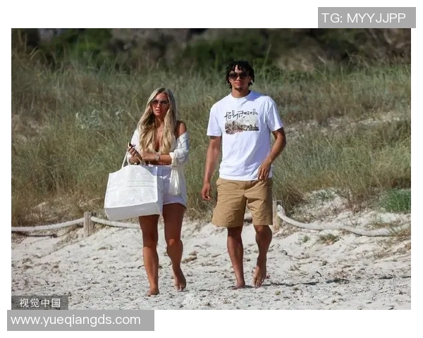 足球女友风采展现 球星伴侣们的甜蜜瞬间与生活照片